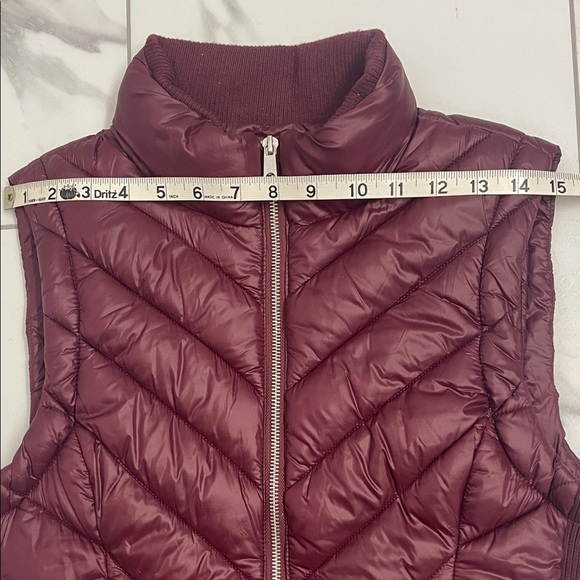 Burgundy Quilted Puffer Vest Zip Front Side Pockets Sz M - Picture 14 of 14